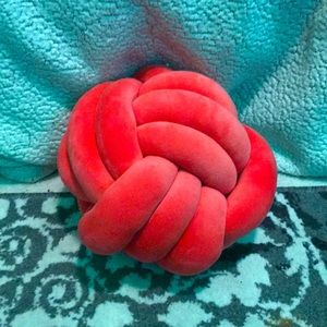 Knot pillow